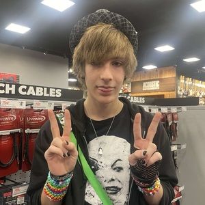 Meet your Posher, Zachary